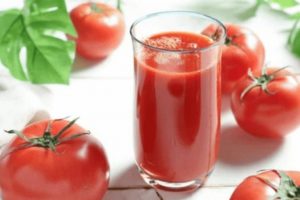 jus tomat kaya akan kandungan beta karoten yang baik untuk mata
